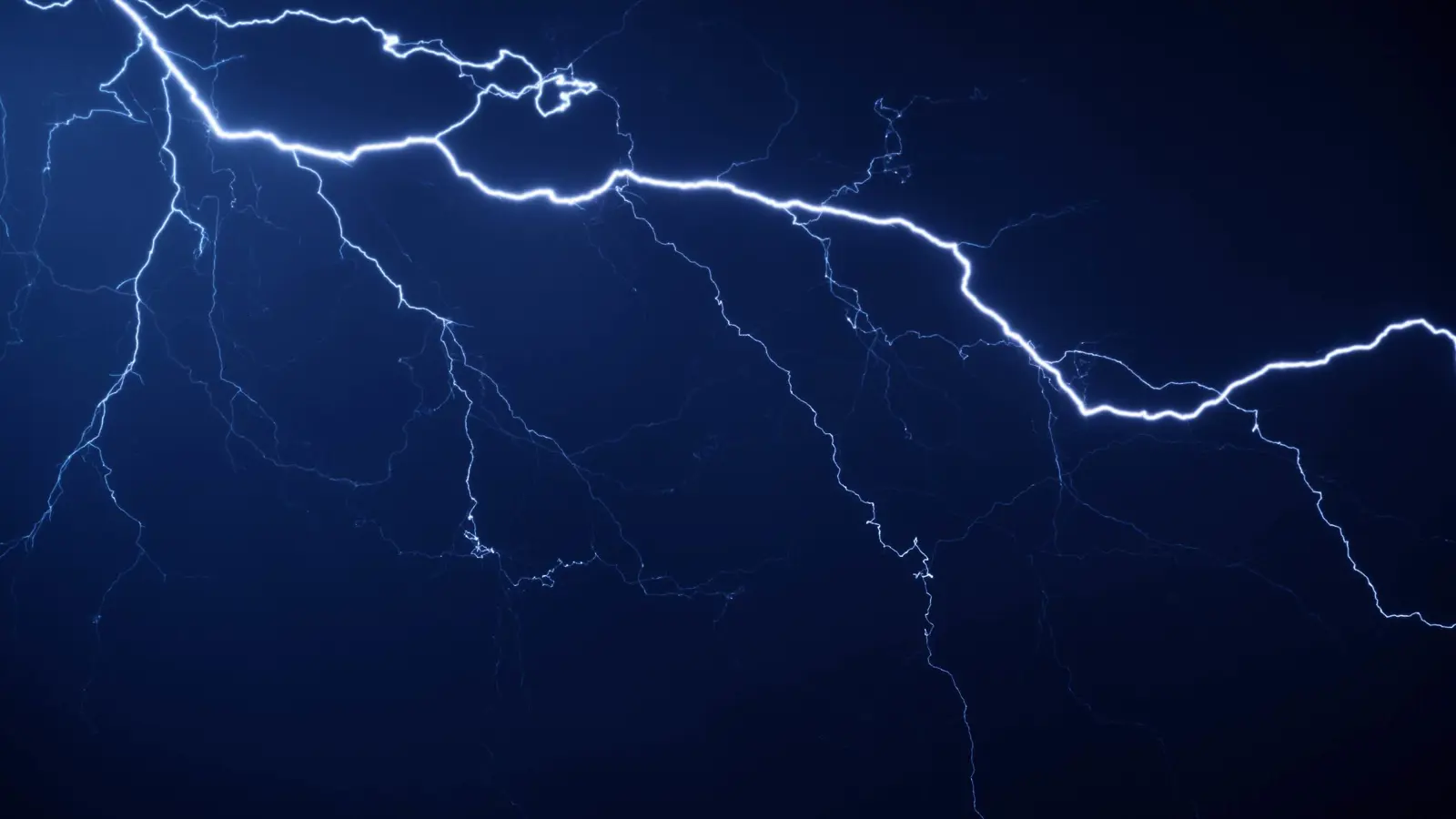 صاعقة رعدية تزهق حياة يمنيتين وطفليهما