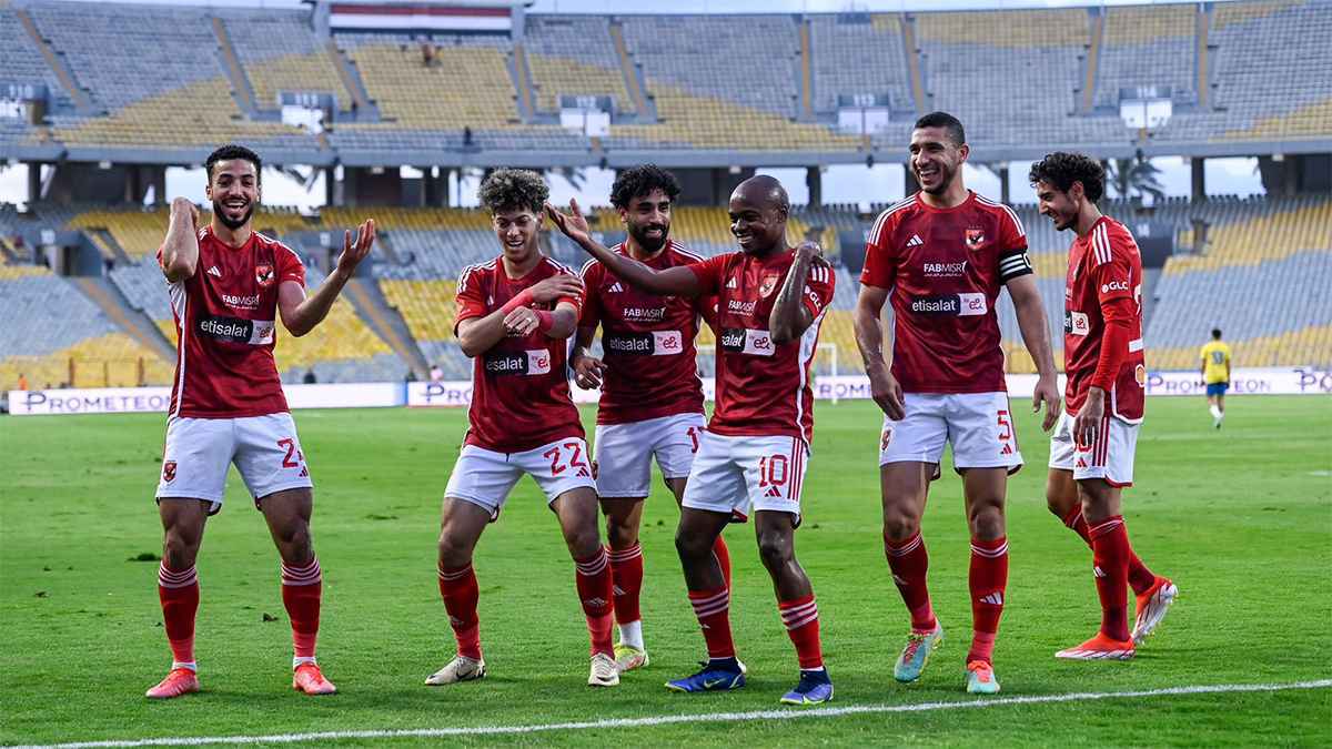 مدرب كايزر تشيفز يحسم موقفه من ضم نجم الأهلي المصري