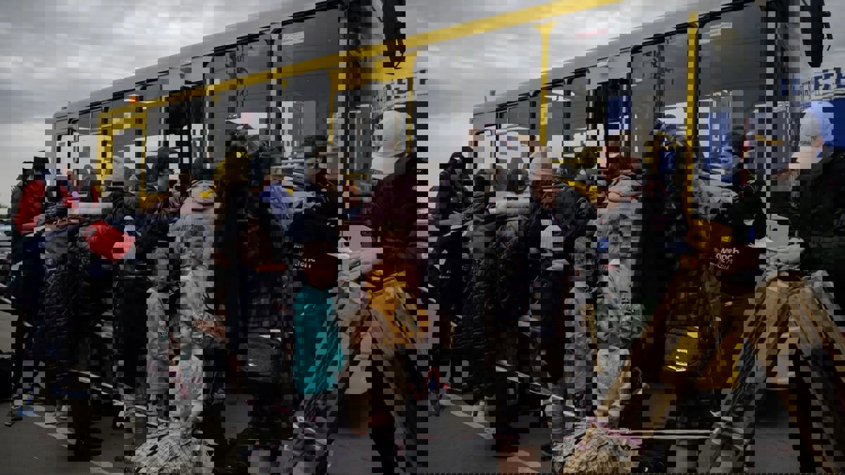 موالون لروسيا يطلقون خدمة حافلات وقطارات بين القرم وجنوب أوكرانيا