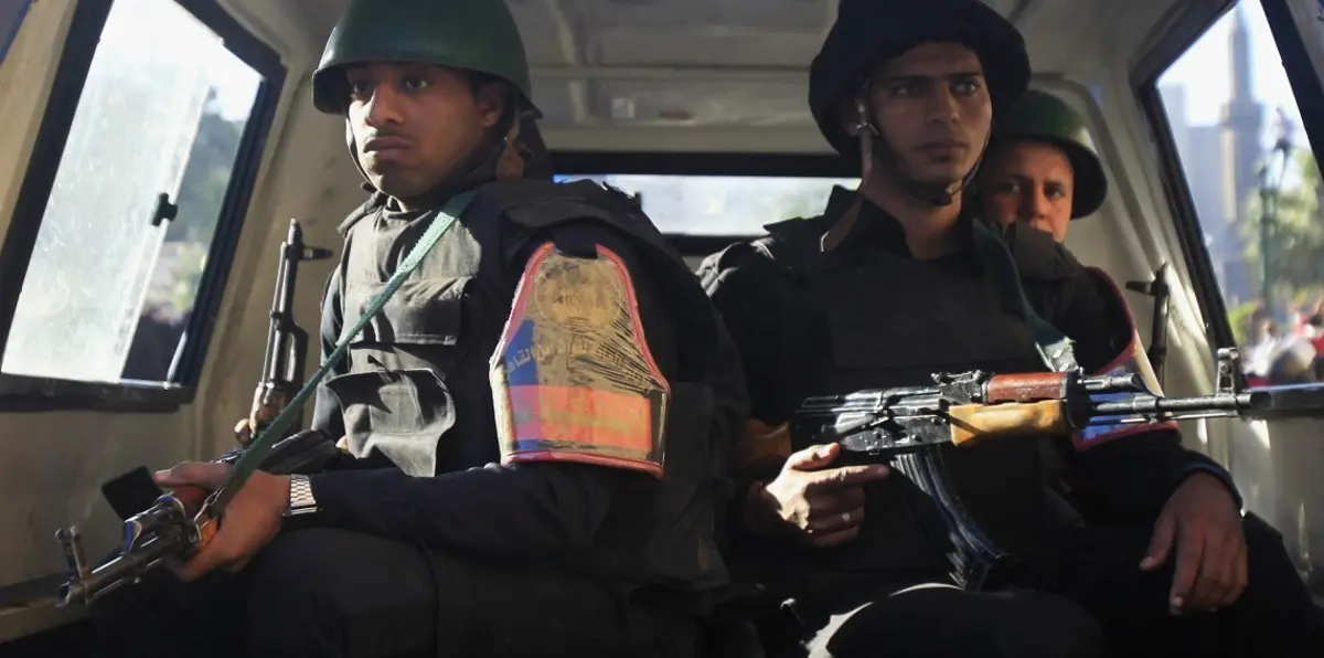 الأمن المصري يعتقل ضابطًا سابقًا قاد "خلية الواحات"