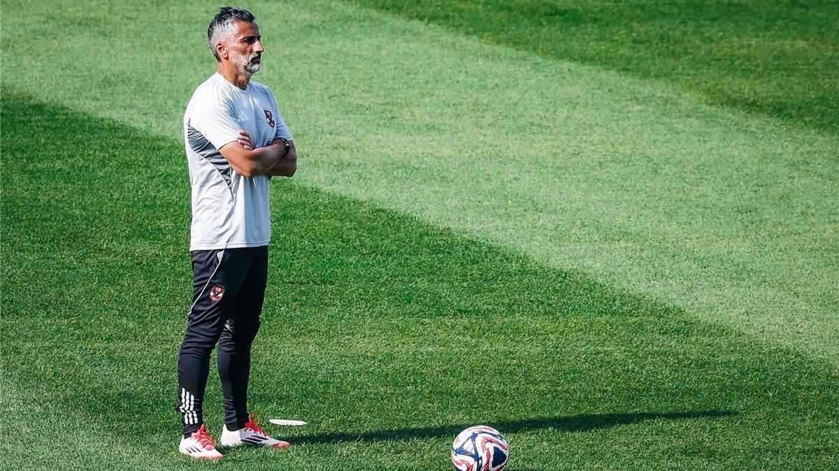 بسرعة نمشيه.. أول رد من قناة الأهلي المصري حول إقالة ريبيرو (فيديو)