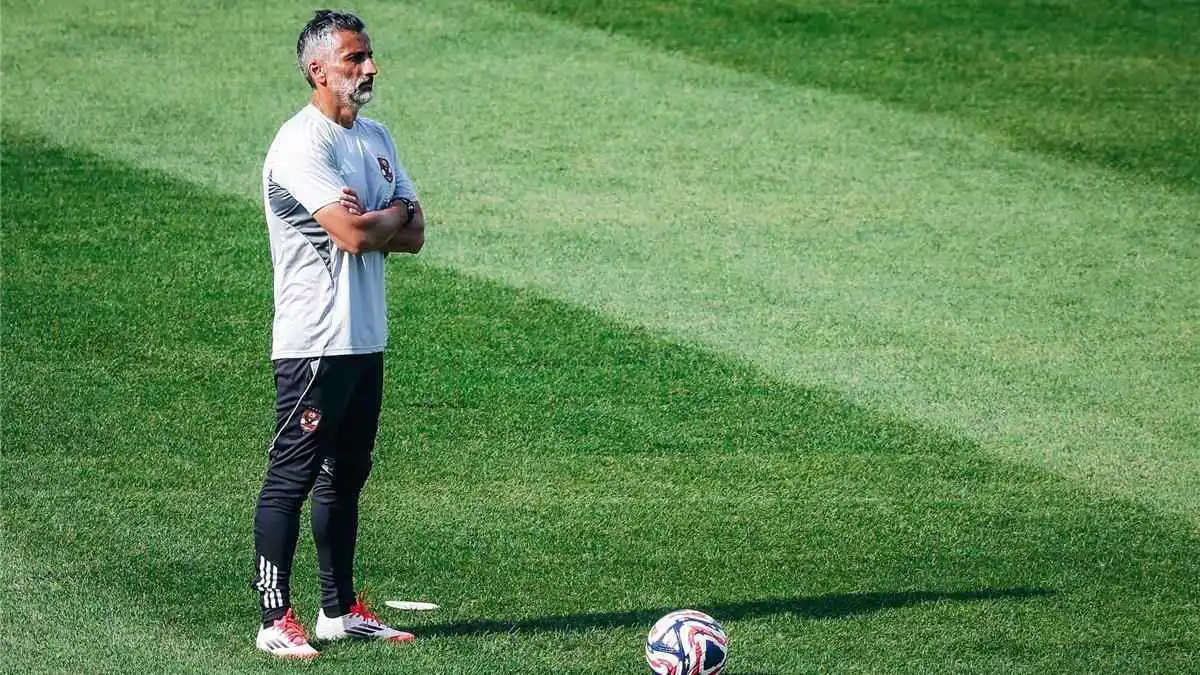 بسرعة نمشيه.. أول رد من قناة الأهلي المصري حول إقالة ريبيرو (فيديو)