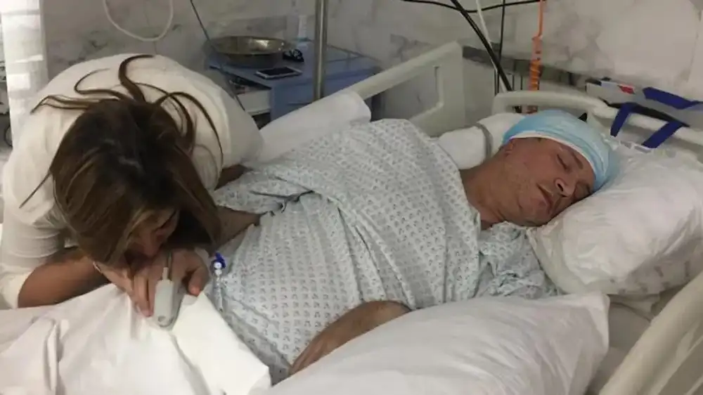 إيمان البحر درويش ونجلته سابقًا في المستشفى