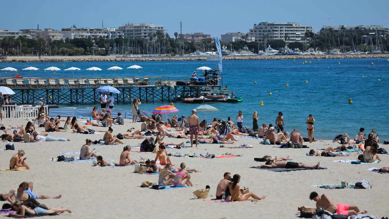 مع تزايد الإقبال على الشواطئ.. عزز صحتك النفسية بـ"علاج البحر"