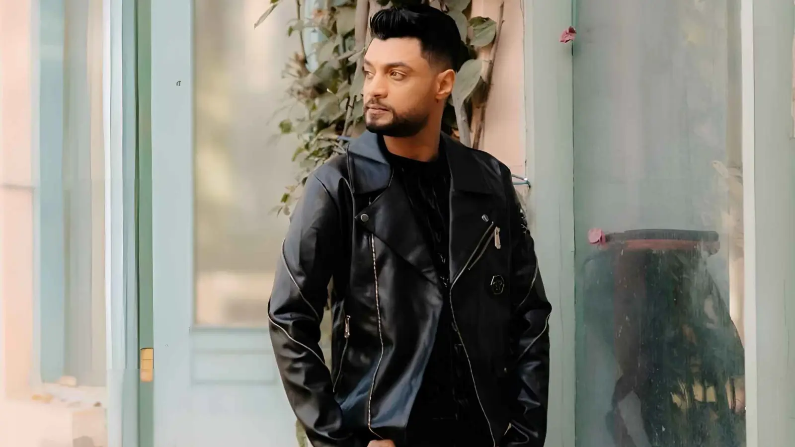 ما السبب الحقيقي وراء وفاة المغني المصري أحمد عامر؟