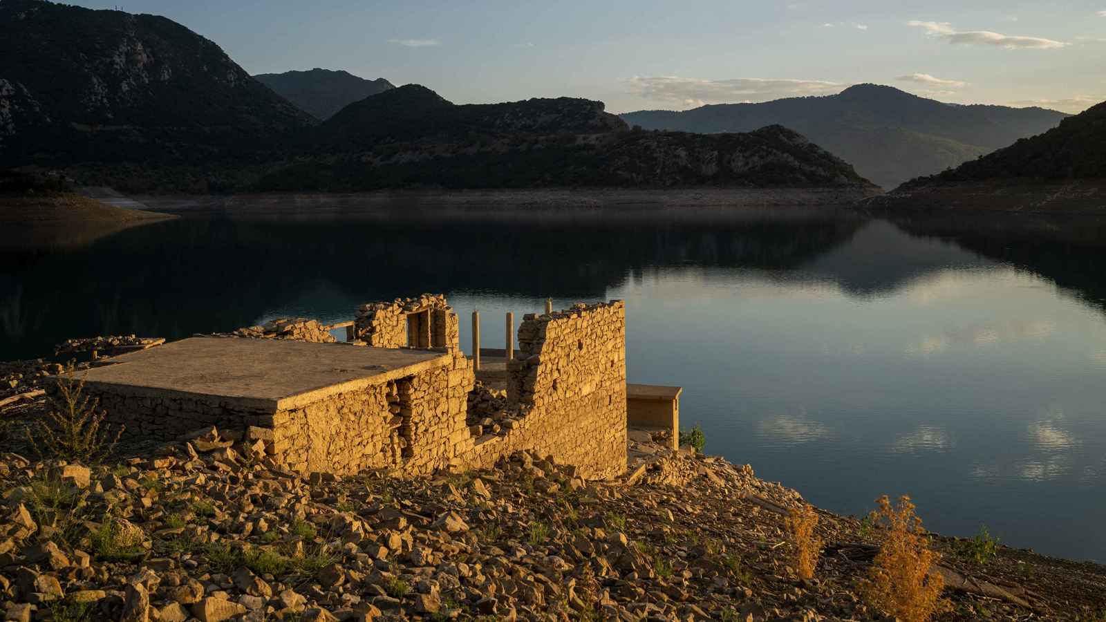 ظهور قرية يونانية اختفت منذ عقود (صور)