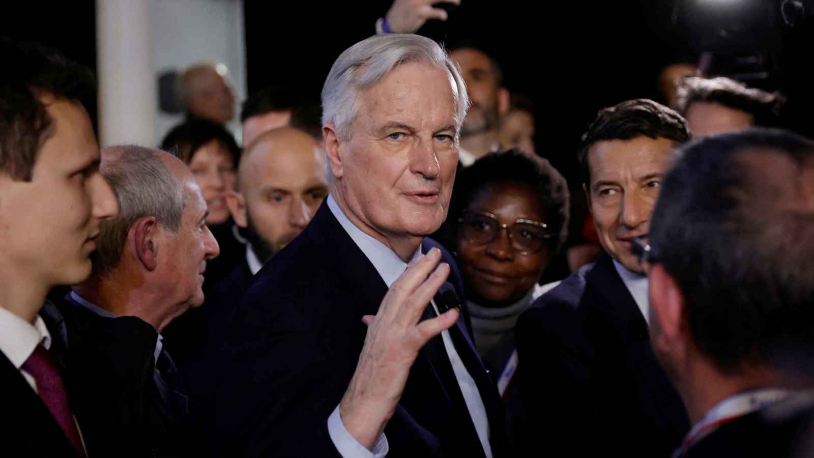 مع التلويح بحجب الثقة.. الحكومة الفرنسية أمام سيناريوهات مفتوحة