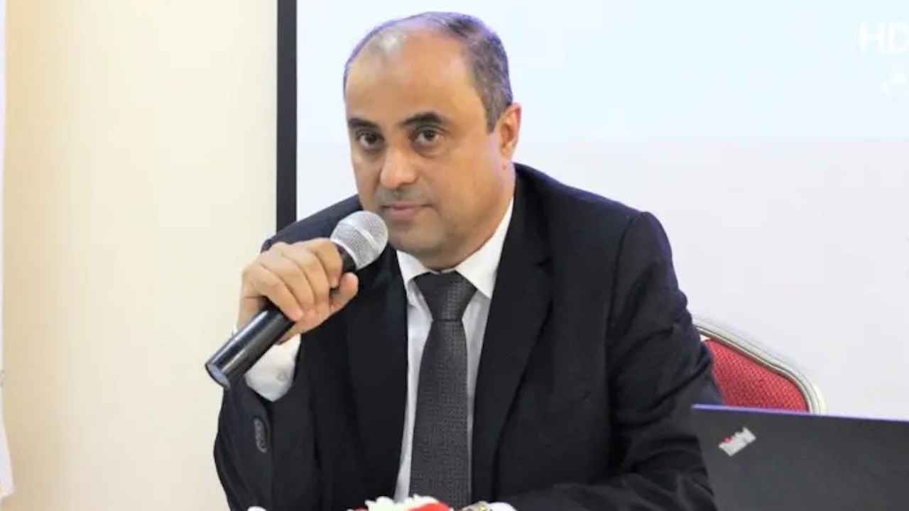 خبراء: الاقتصاد والخدمات أولويات قصوى أمام رئيس الحكومة اليمنية الجديد