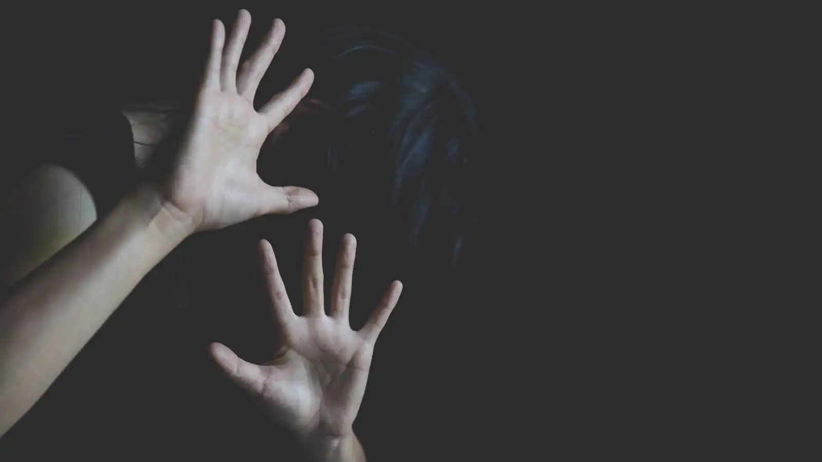 مناشدات للقبض على شاب يخطف ويبتز الفتيات في سوريا