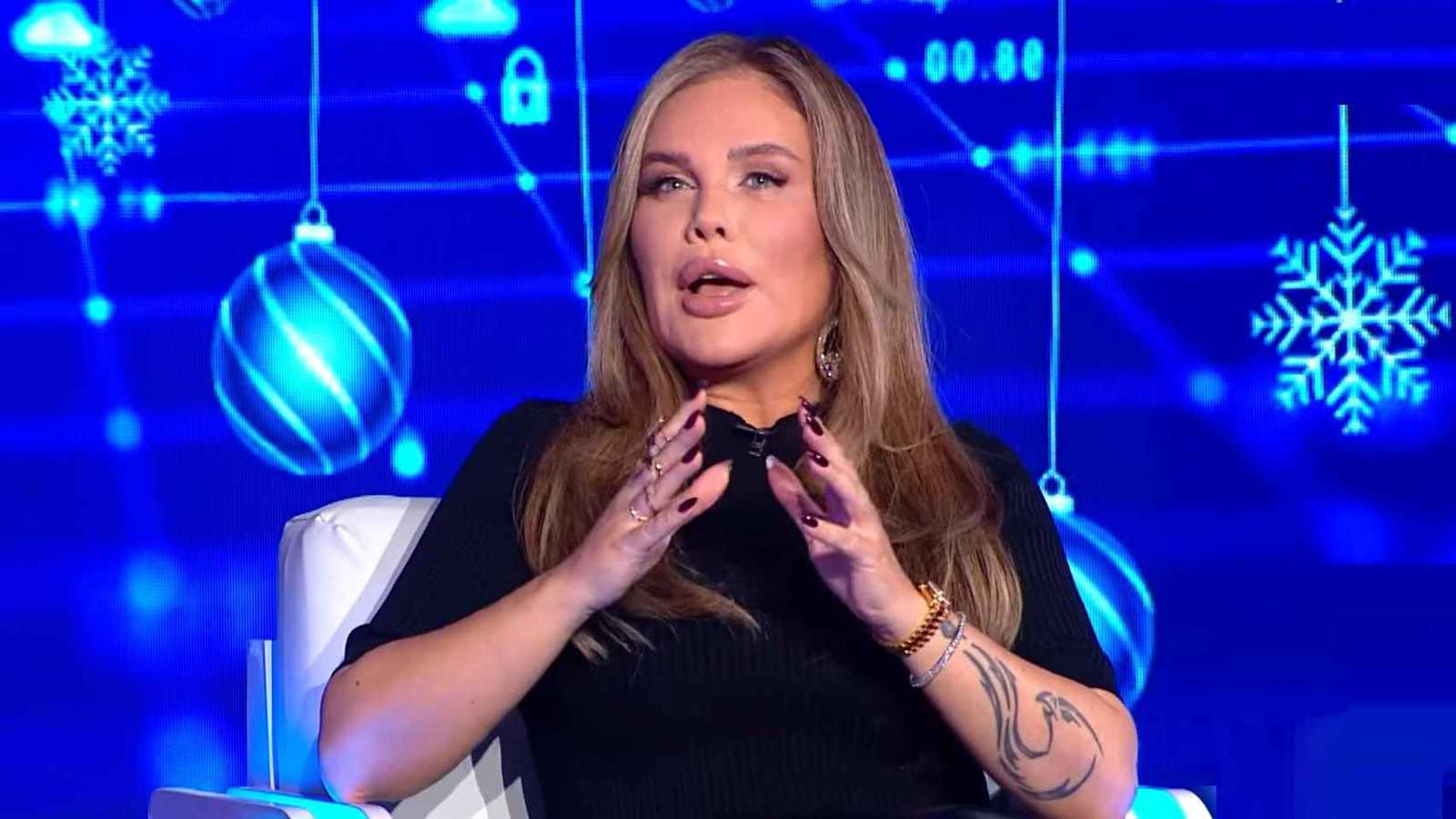 نيكول سابا تنتقد سلوك الجمهور تجاه الفنانين وأطفالهم (فيديو)