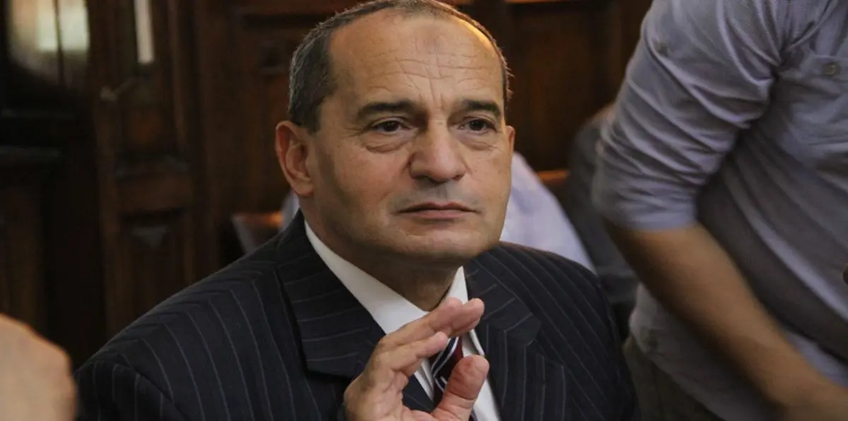 جدل سياسي حول مصير وزير الزراعة المصري بسبب "فضيحة القمح"