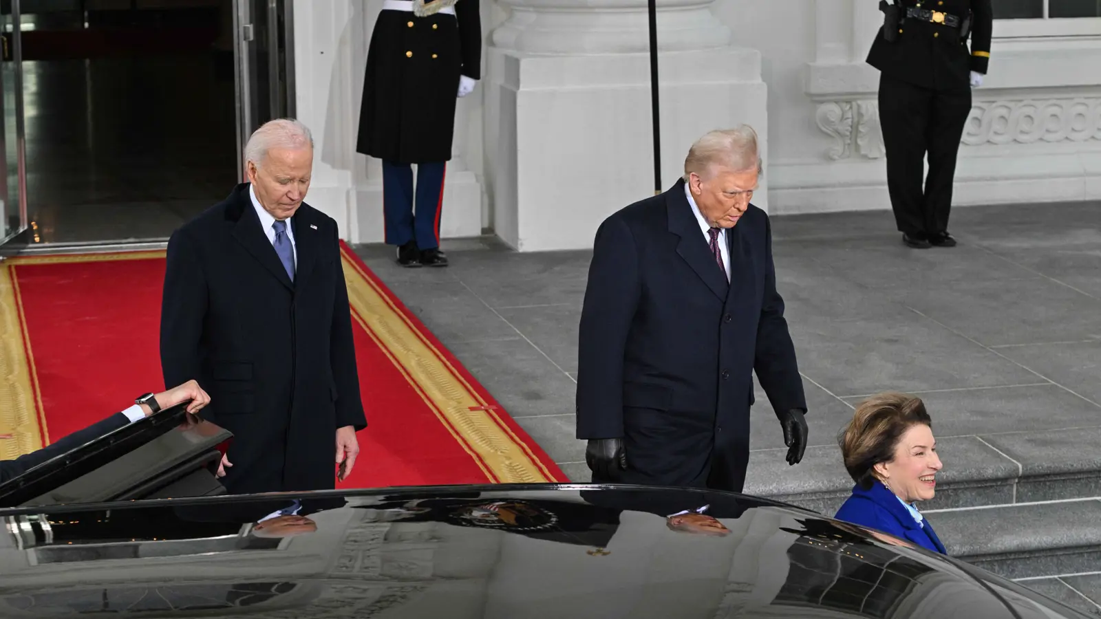 ماذا دار بين ترامب وبايدن بالمركبة الرئاسية يوم التنصيب؟