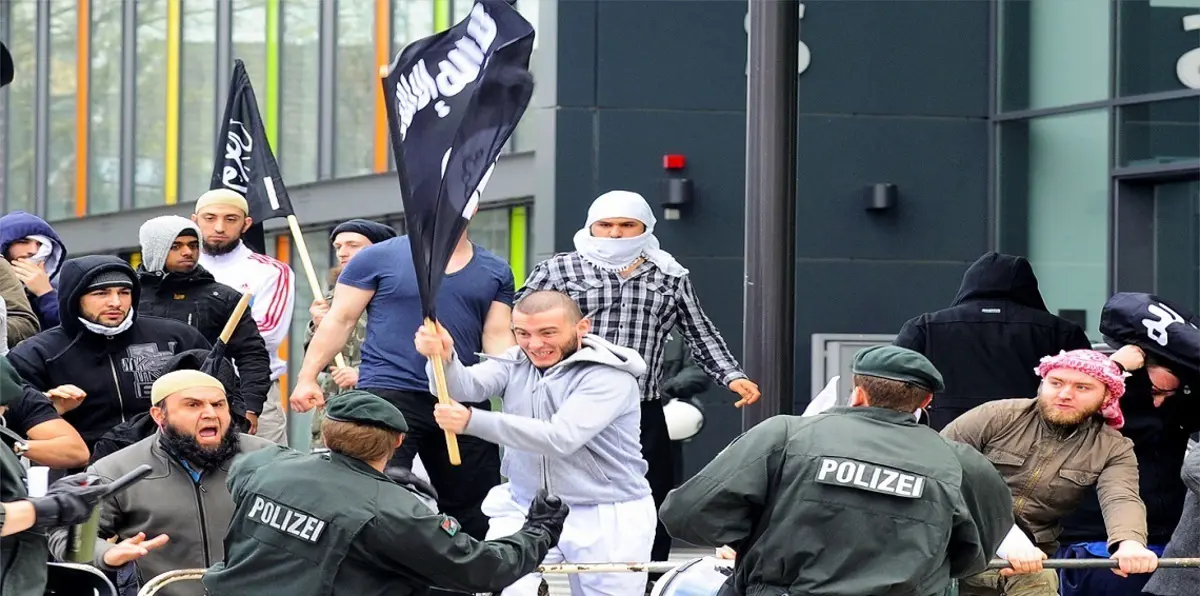 مدعي عام ألمانيا: مئات الألمان يقاتلون في صفوف "داعش"