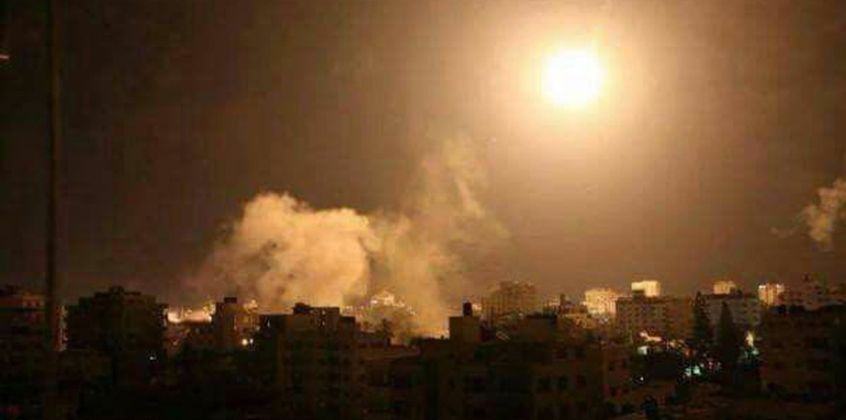 الاحتلال الإسرائيلي يشنّ سلسلة غارات عنيفة على قطاع غزة (فيديو وصور)