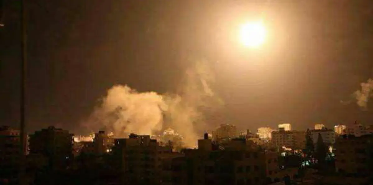 الاحتلال الإسرائيلي يشنّ سلسلة غارات عنيفة على قطاع غزة (فيديو وصور)