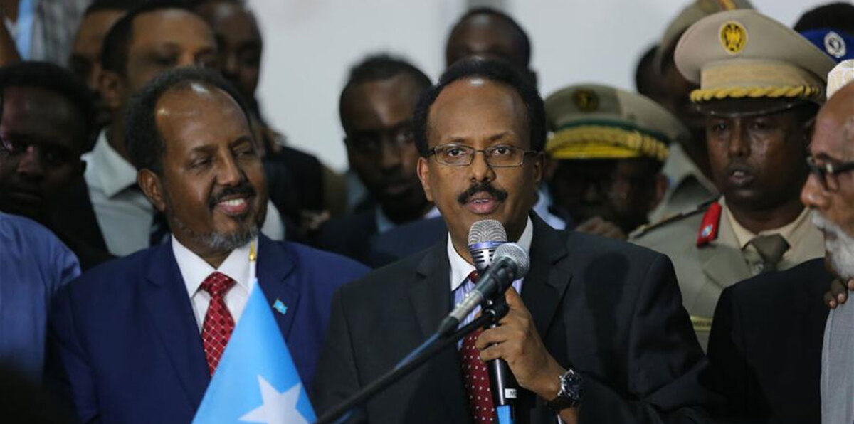 الرئيس الصومالي يتعهد بالانتقام من حركة الشباب بعد هجوم دام