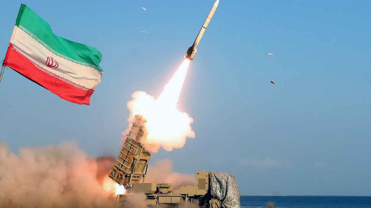 مع عودة ترامب.. الحرس الثوري الإيراني يُكثف مناورات هرمز العسكرية