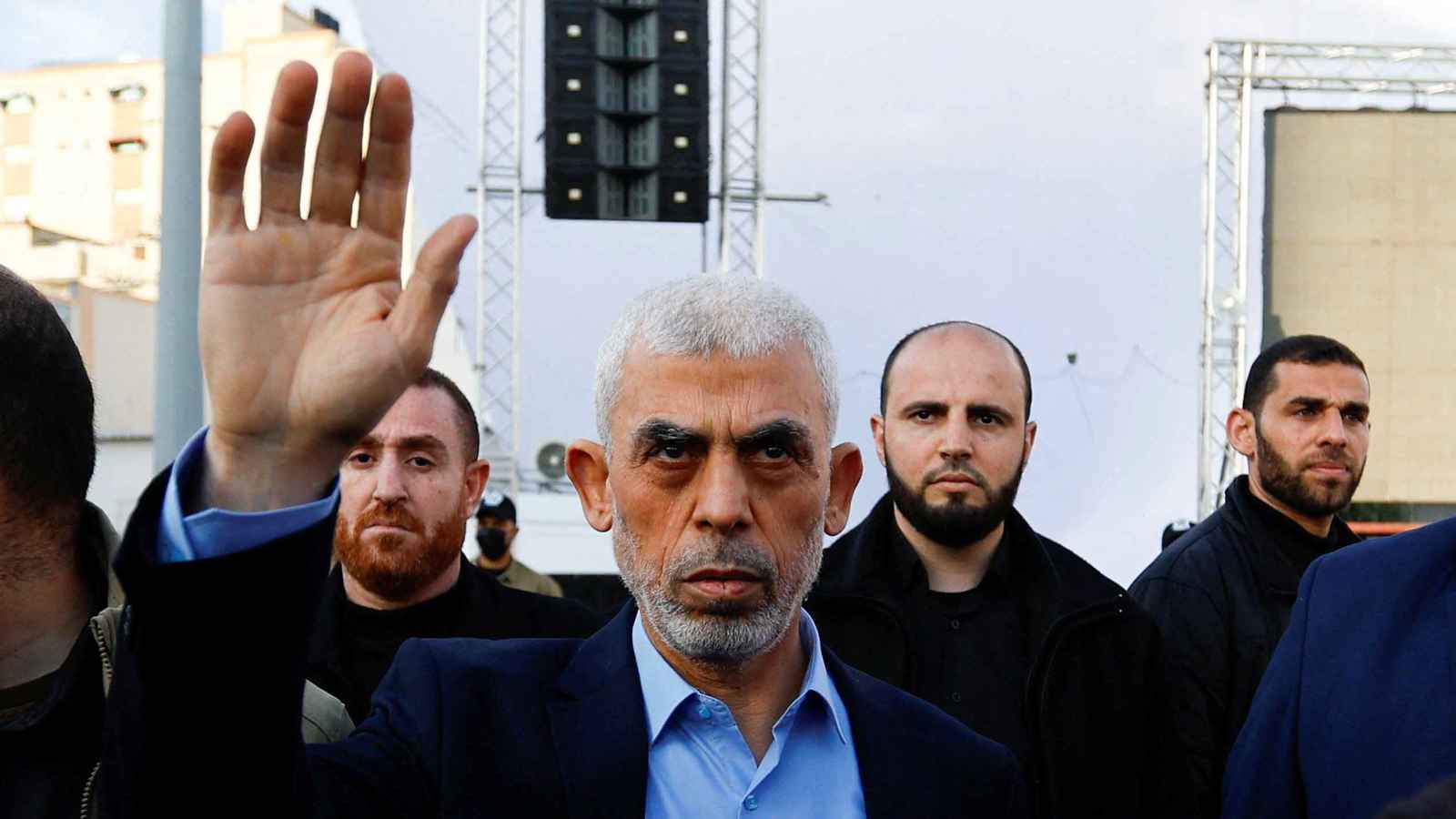 "هآرتس": إسرائيل تدرس "نفي" السنوار وقادة "حماس" إلى السودان