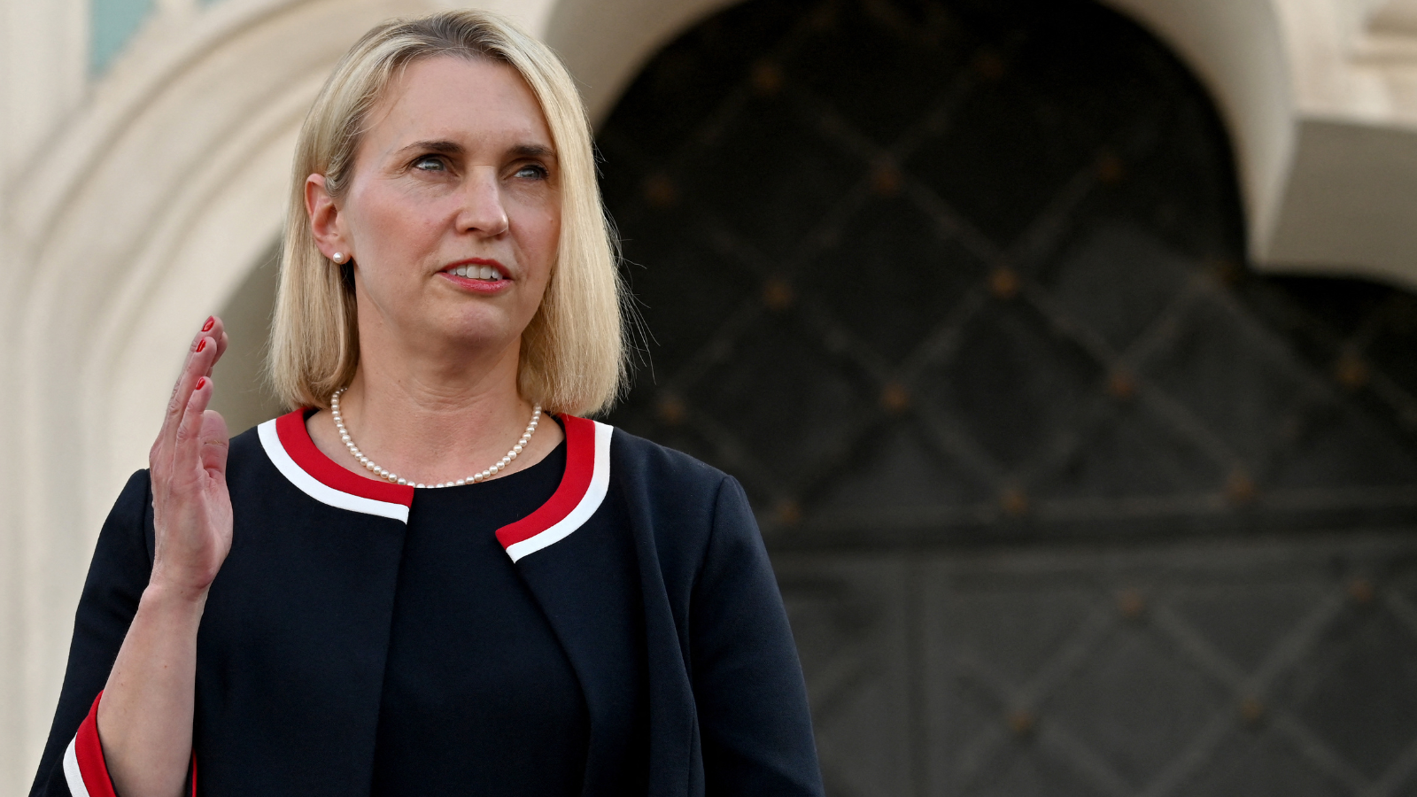 بسبب ترامب.. سفيرة واشنطن في كييف تكشف دوافع الاستقالة