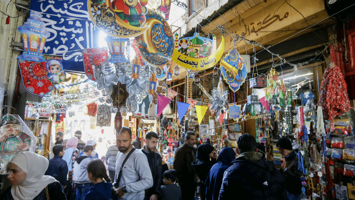 سوريا.. "تجار الأمبيرات" يستغلون شهر رمضان لرفع تعريفة الكهرباء 