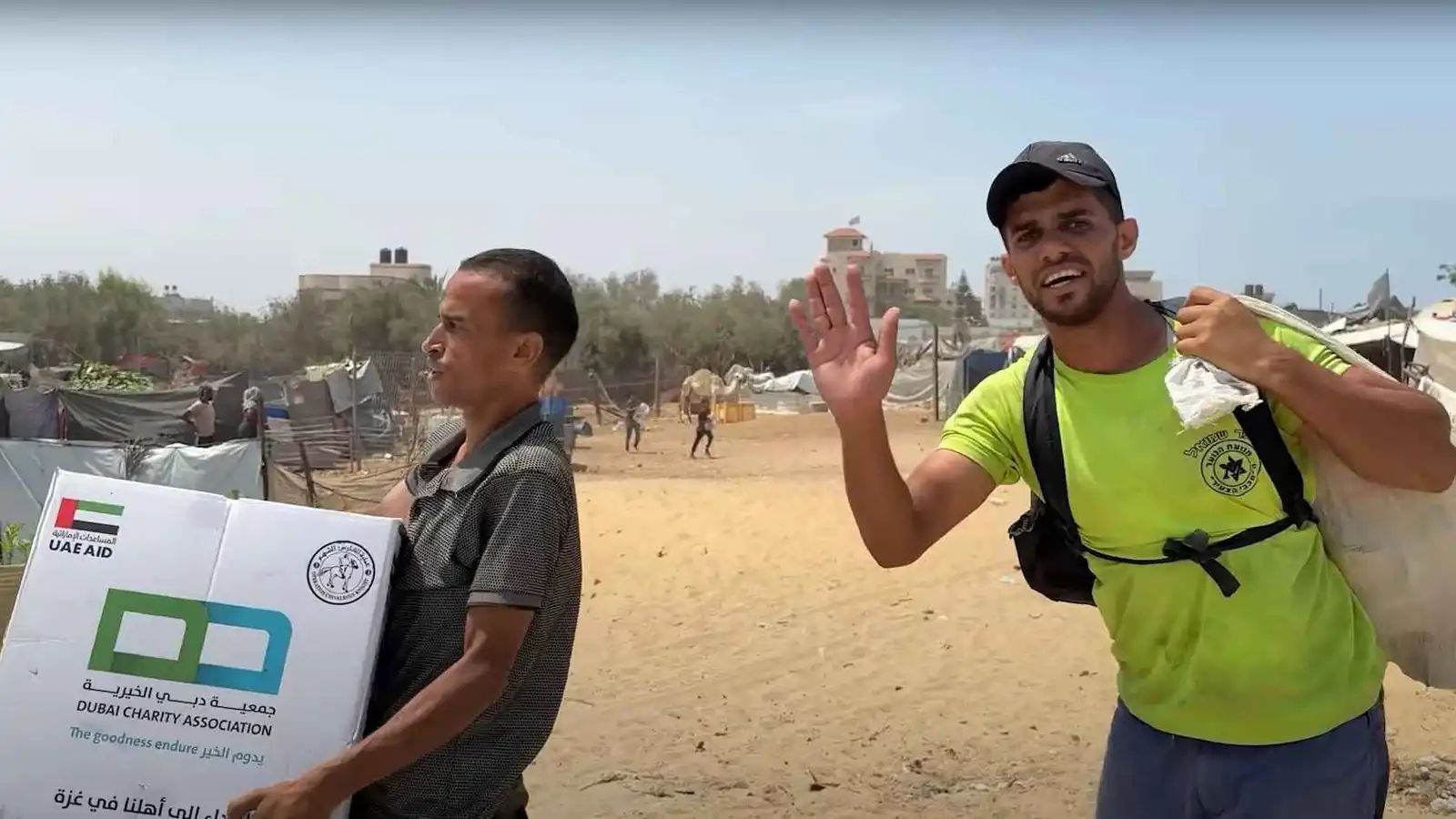 الإمارات تدخل 20 شاحنة تحمل 540 طناً من المواد الغذائية إلى قطاع غزة