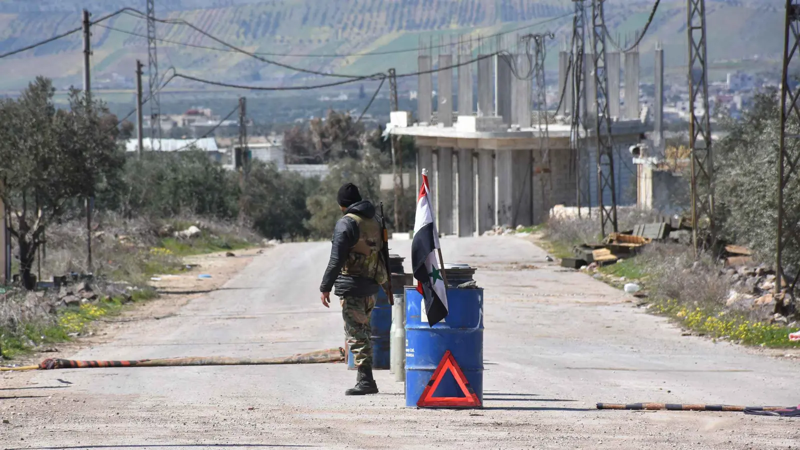 جندي في الجيش السوري يكشف حقيقة ما حدث في حماة (فيديو)