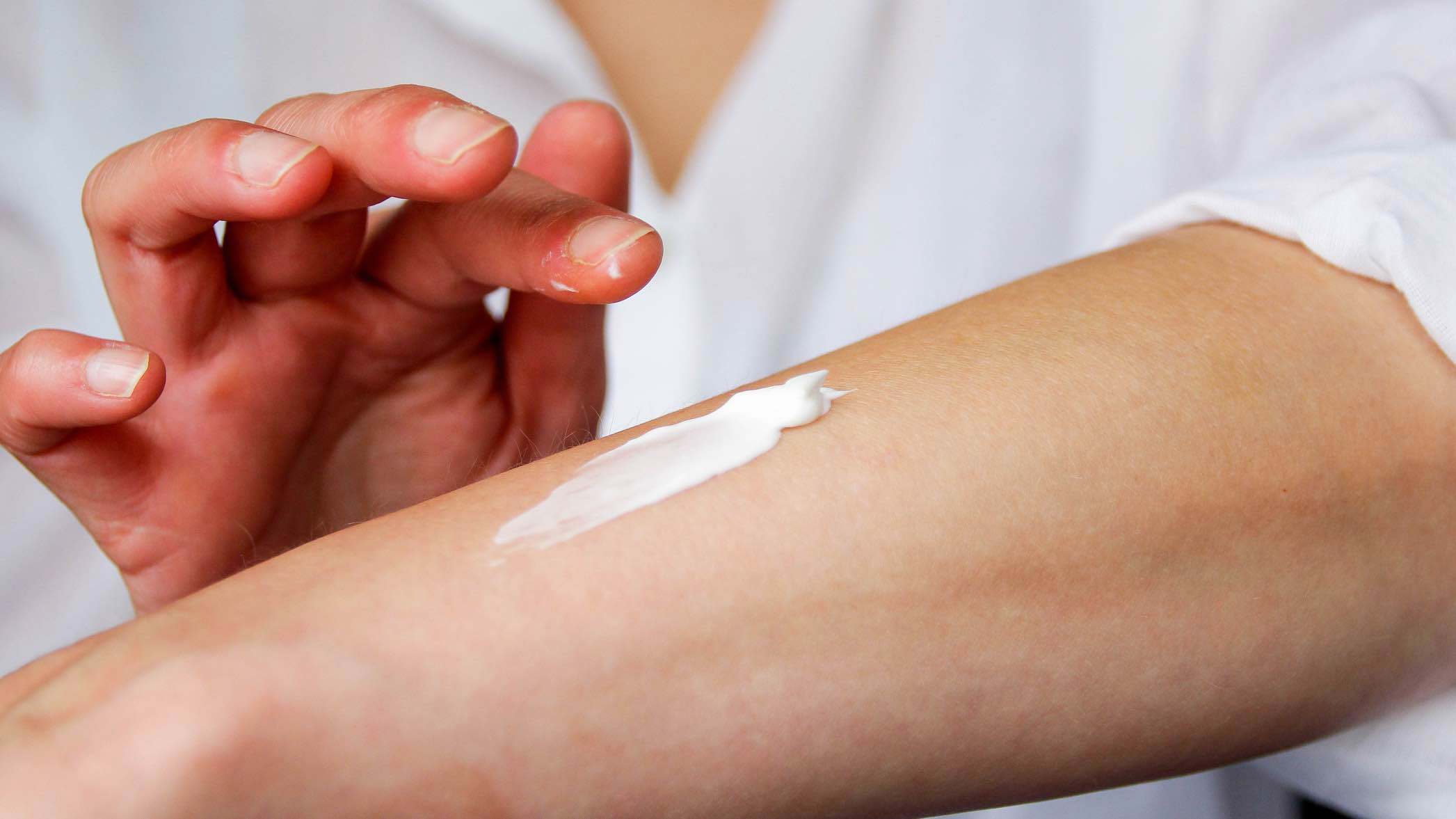 تعليق الخبراء على واقيات الشمس المصنوعة منزليًا (فيديو)