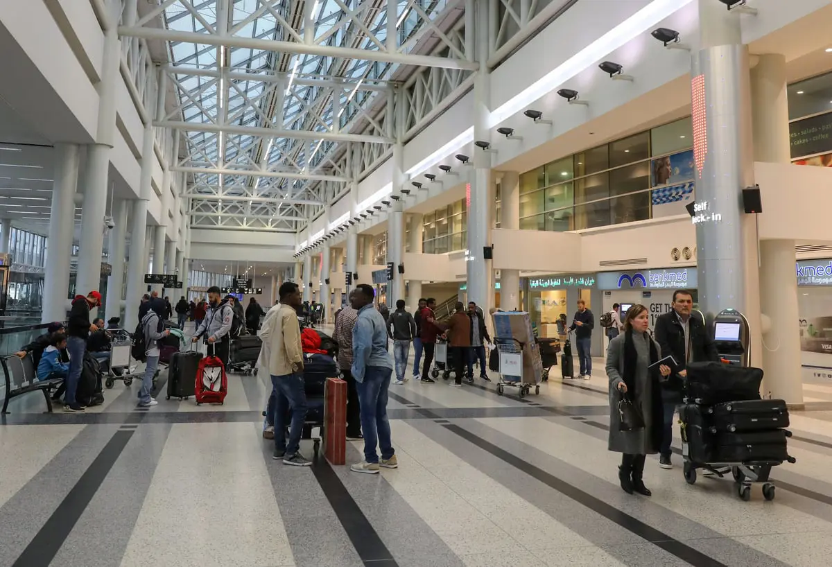 إثر تهديدات الحرب.. ما حقيقة فيديو يظهر زحامًا في مطار بيروت؟