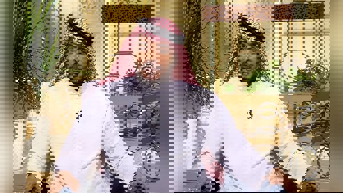 الشاعر السعودي ياسر التويجري يعترض على دعوته لمناسبة لا تليق بمكانته