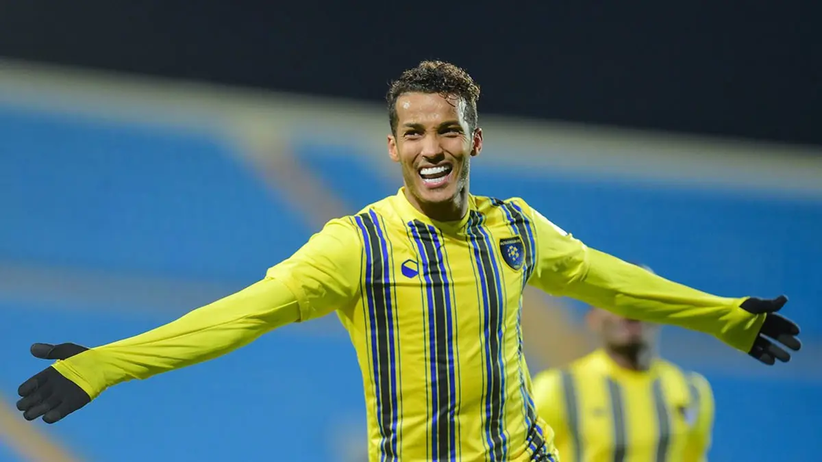 نايف هزازي يقترب من العودة للدوري السعودي خلال الميركاتو الشتوي