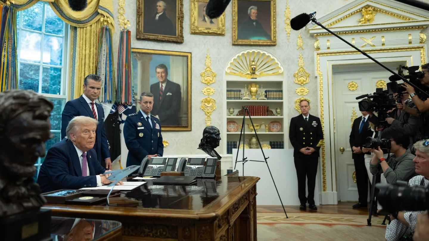 "واشنطن بوست": ترامب يدرس توجيه ضربات لفنزويلا والجيش يترقب أمر الهجوم