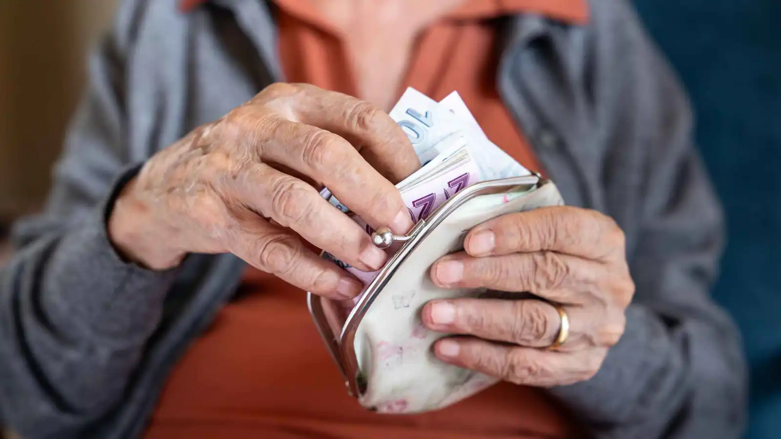 بقصد السرقة.. محاولة قتل مروعة لسيدة مسنة في دمشق