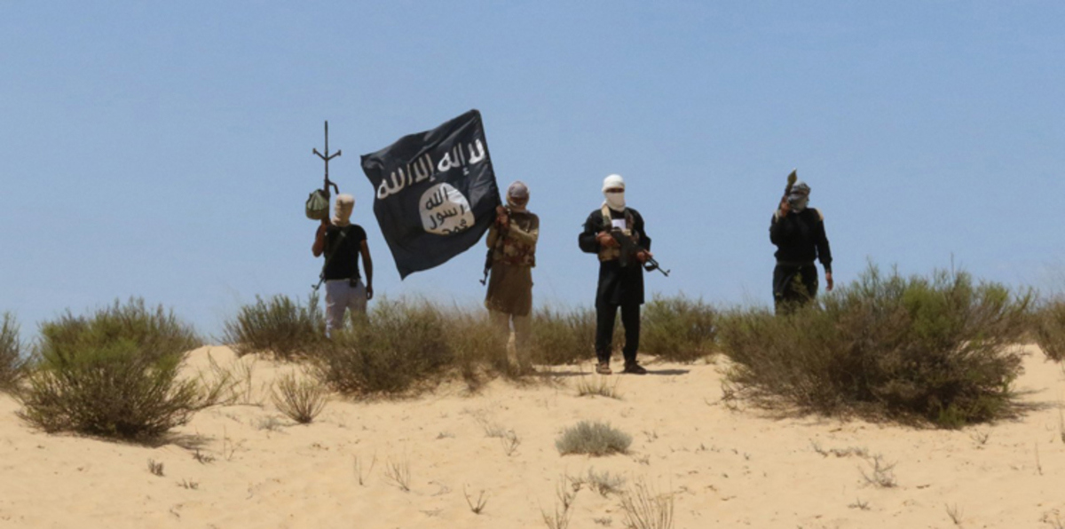 "داعش" يعدم شرطيًا مصريًا في شوارع العريش (صور)