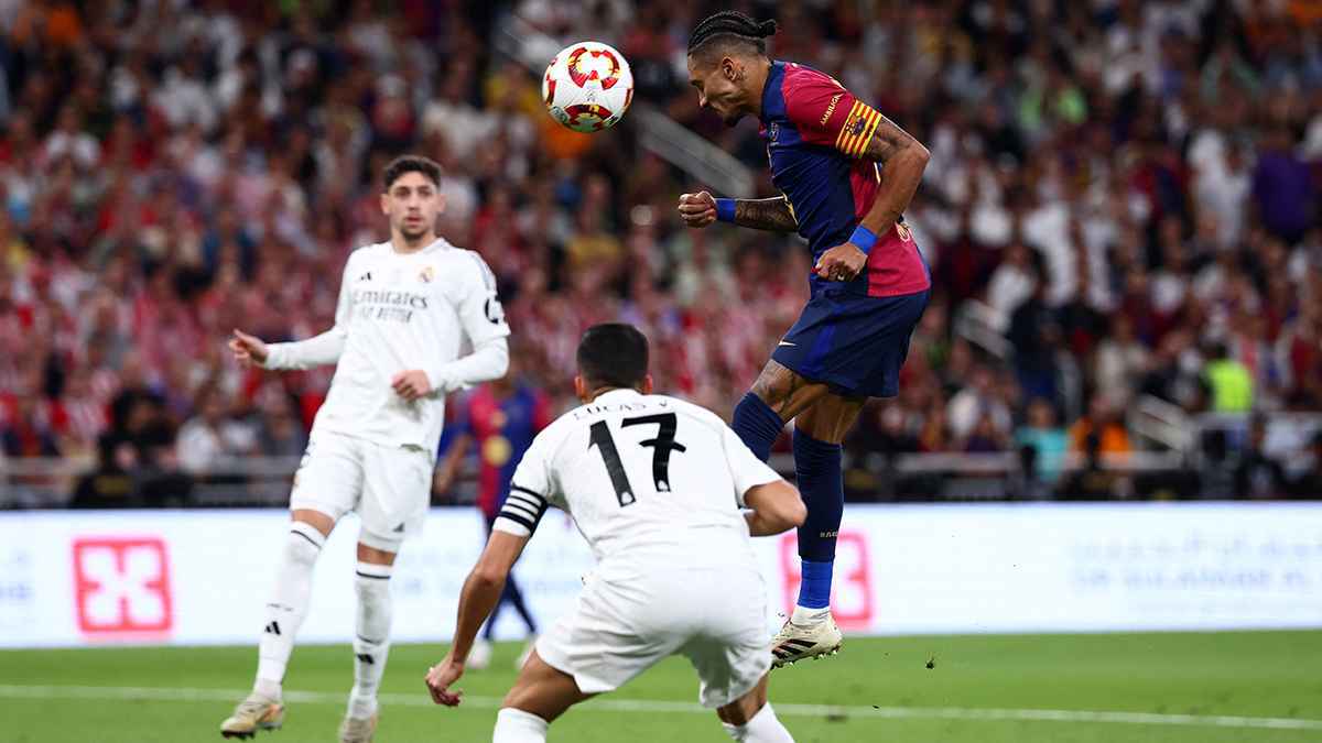 رافينيا يمسك بـ"جاسوس" ريال مدريد ويطرده (فيديو)