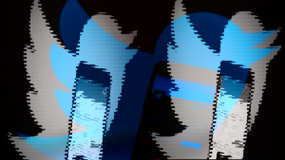 "تويتر" يغلق حساب خامنئي باللغة الفارسية (صورة)