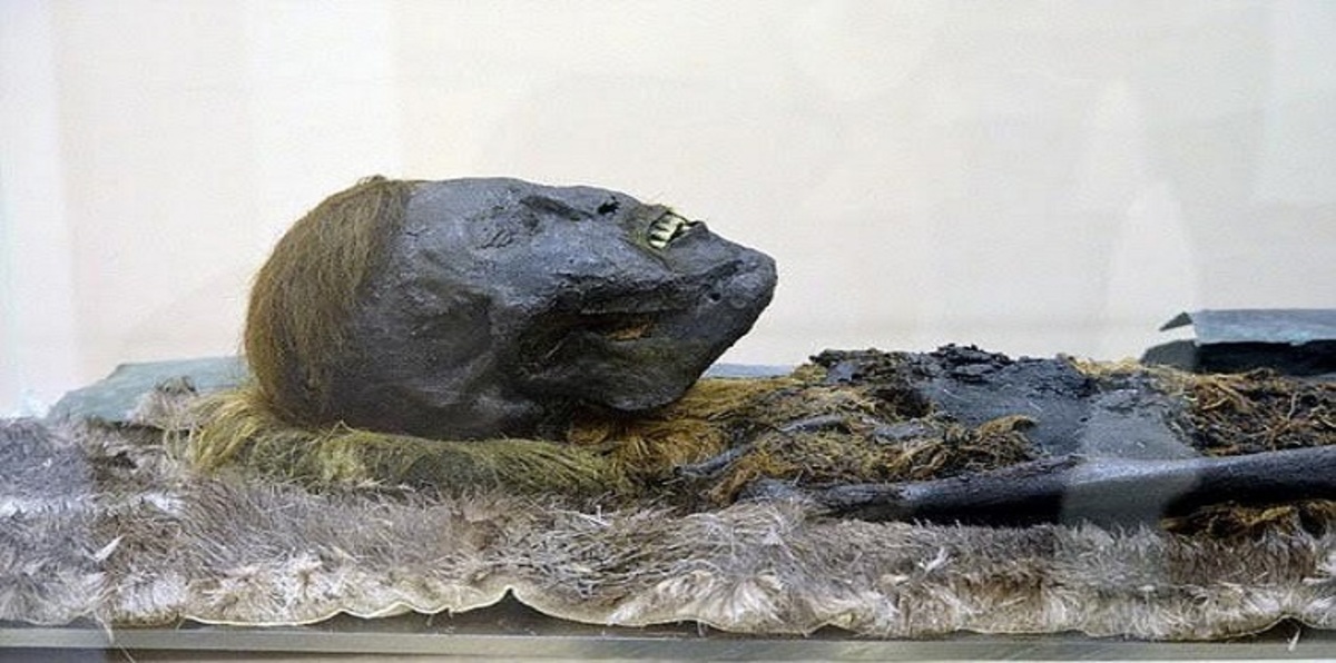 العثور على مومياء طفل محفوظة منذ 800 عام في سيبيريا