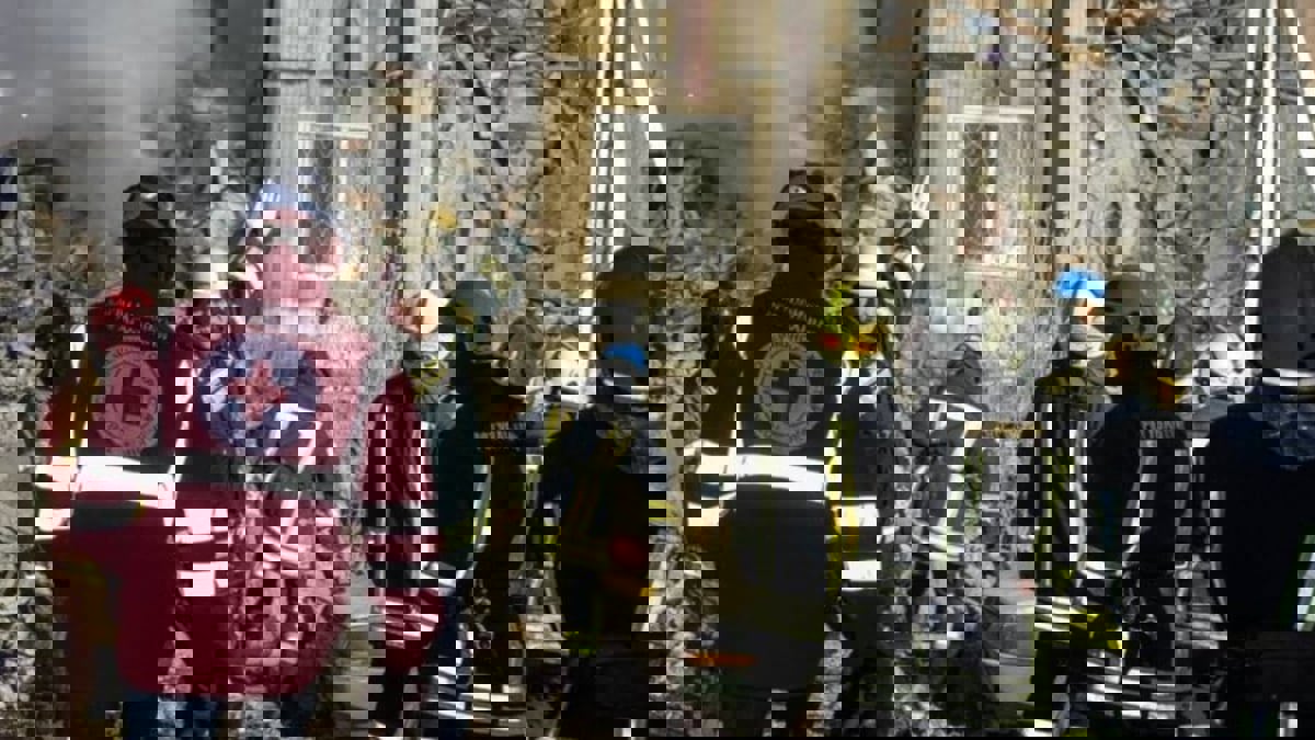 طائرة أوكرانية مسيّرة تصطدم بمبنى سكني في سانت بطرسبرغ (فيديو)