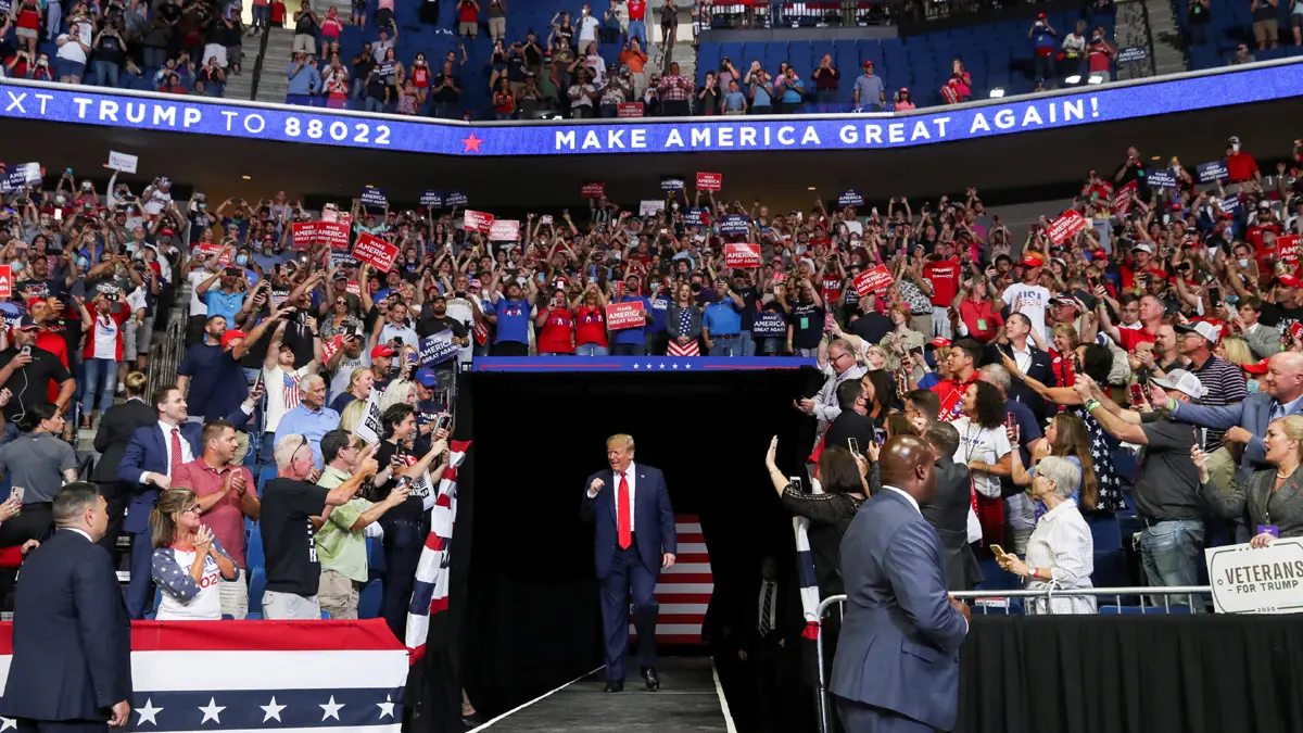 إصابة عضوين من فريق ترامب الانتخابي بفيروس كورونا