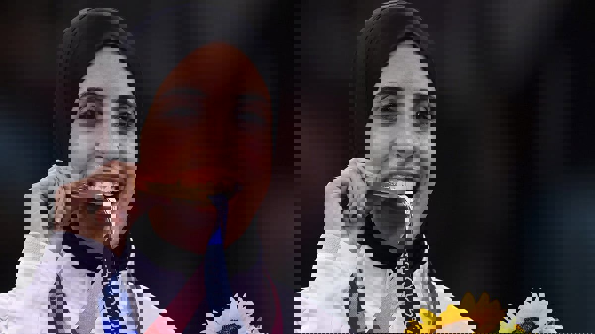 بعد تحقيقها ذهبية "طوكيو".. السيسي يفاجئ فريال أشرف (فيديو)