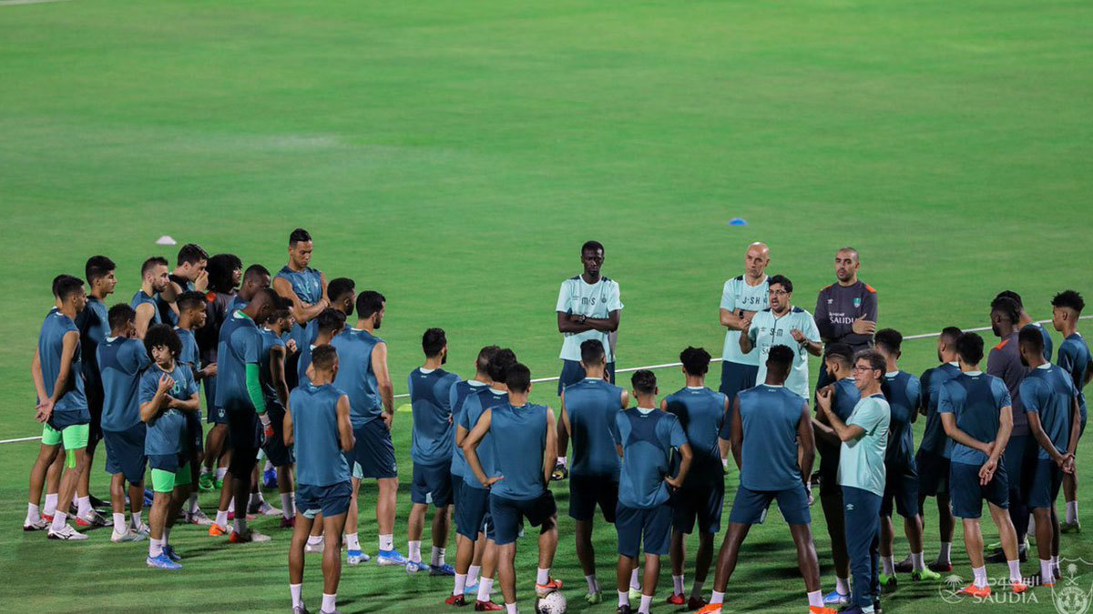 محاولات في النادي الأهلي السعودي لرأب الصدع بين المدرب صالح المحمدي وحسين عبدالغني