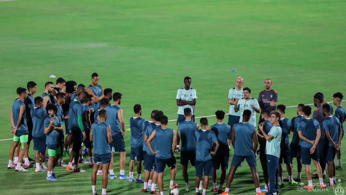 محاولات في النادي الأهلي السعودي لرأب الصدع بين المدرب صالح المحمدي وحسين عبدالغني