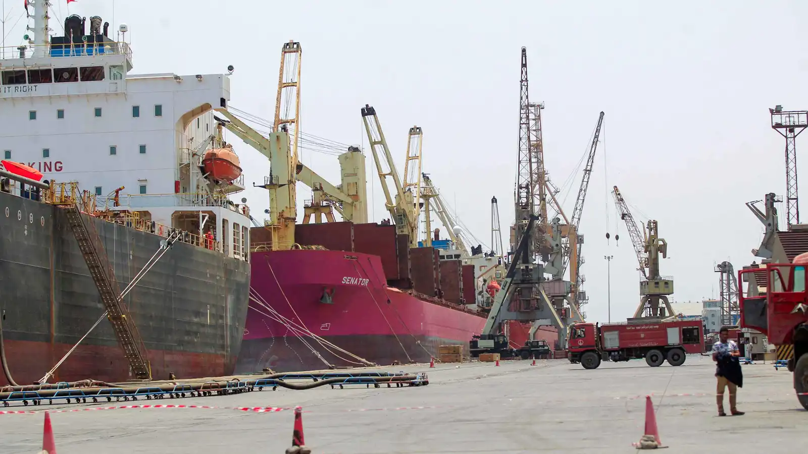 غطاء أم التفاف.. لماذا أنشأ الحوثيون هيئة جديدة لإدارة موانئ الحديدة؟