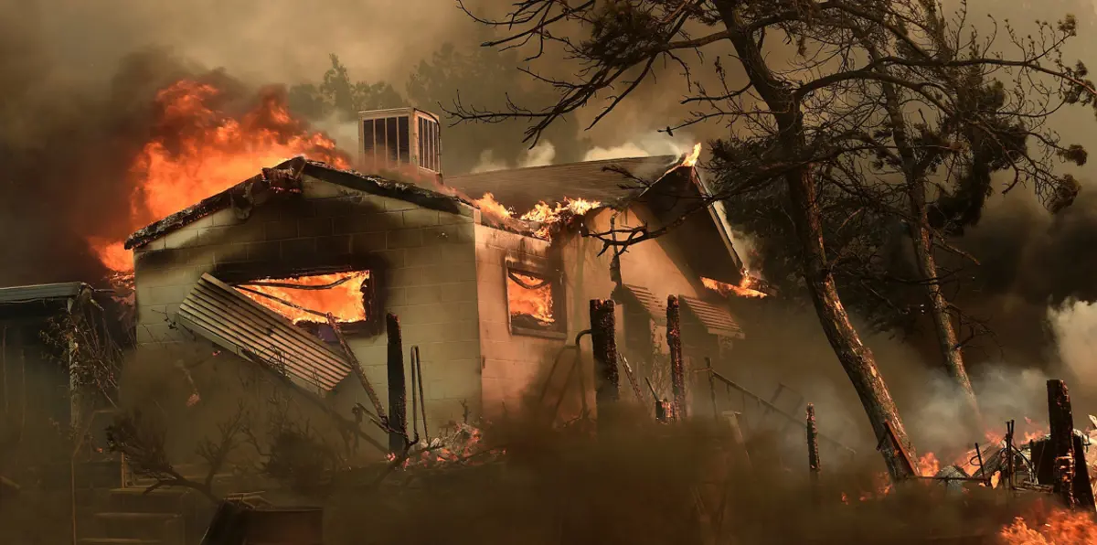 الكونغرس يقر 37 مليار دولار لمساعدة المناطق المنكوبة بالأعاصير والحرائق