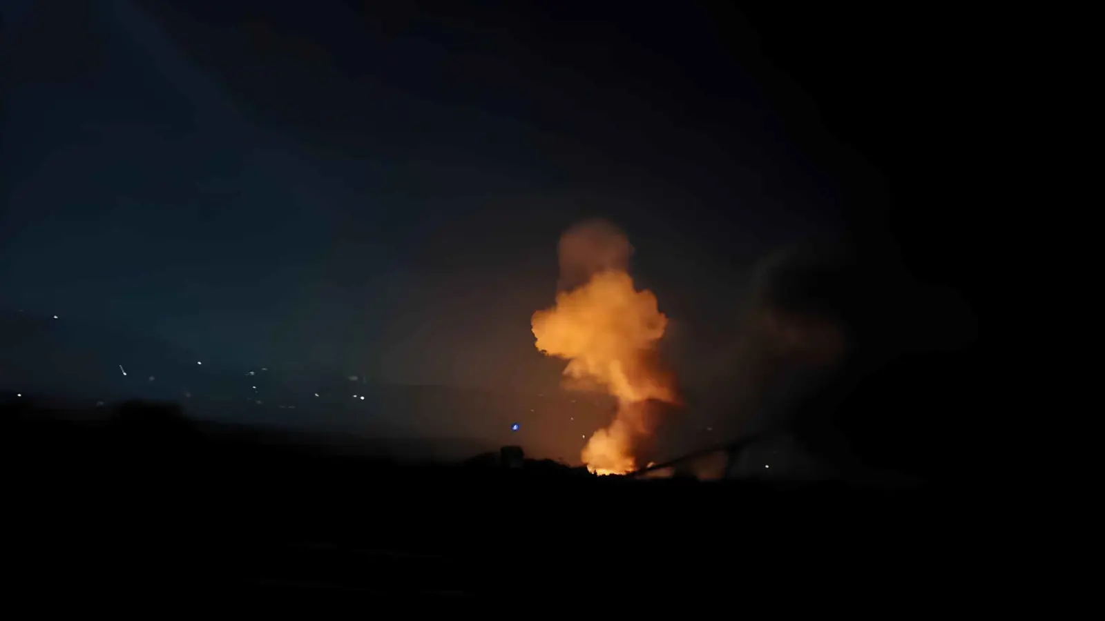 انفجارات قوية تهز جبلة السورية وأنباء عن استهداف إسرائيلي (فيديو)