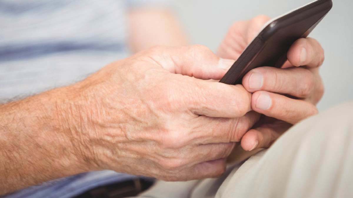 كيف تعيش "شيخوخة سعيدة" في ظل التكنولوجيا؟