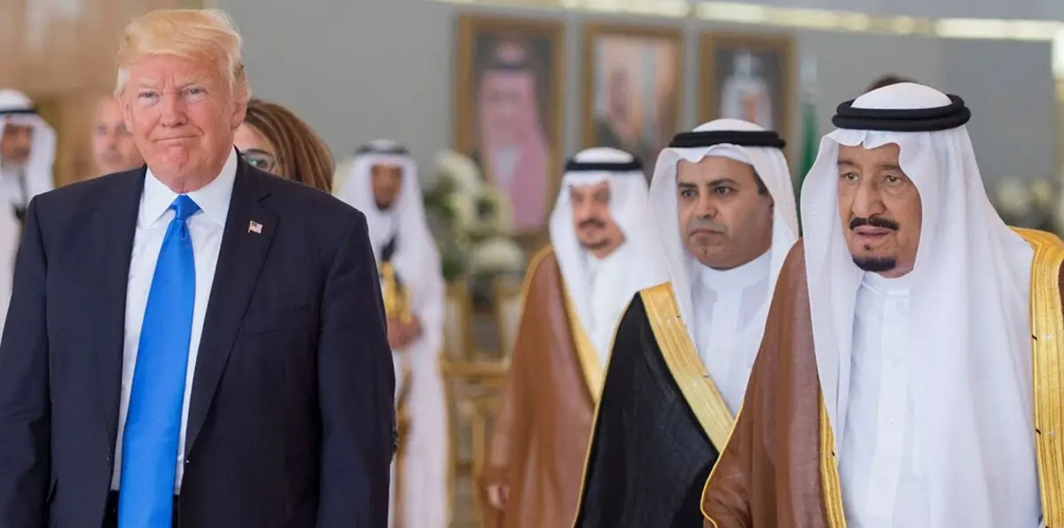 السعودية تجذب مستشاري ترامب السابقين لكسب نفوذ إضافي في البيت الأبيض