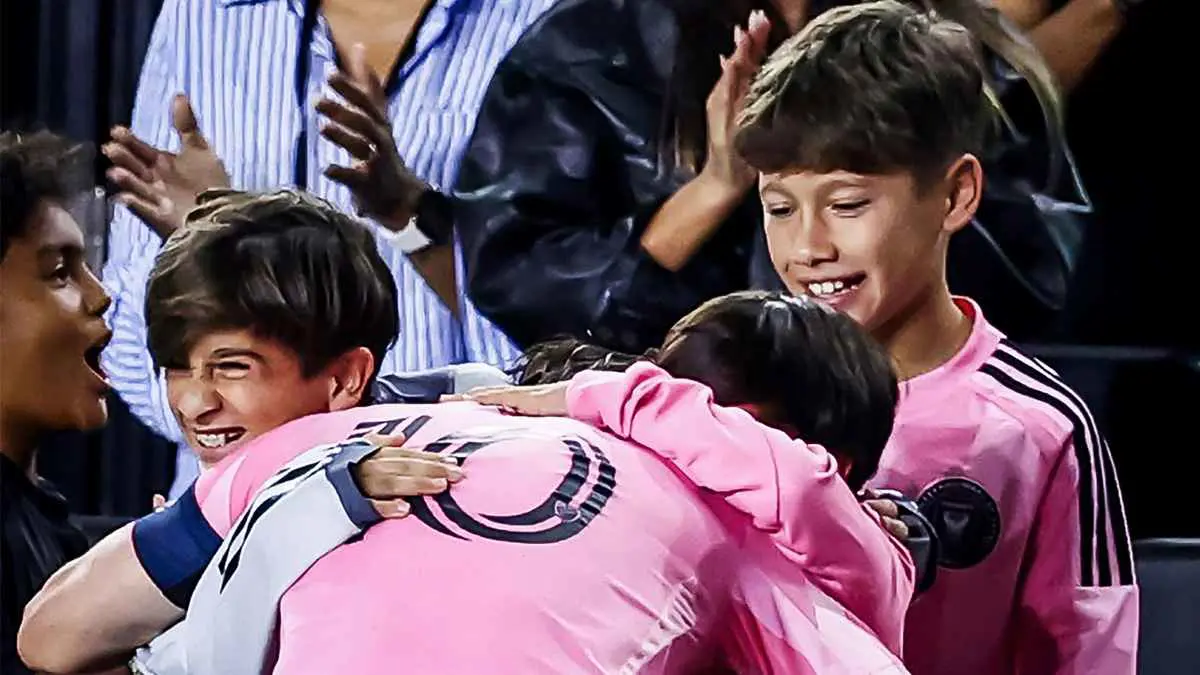 لقطة رائعة.. ميسي يحتفل مع أبنائه بهدفه الحاسم في لوس أنجلوس (فيديو)
