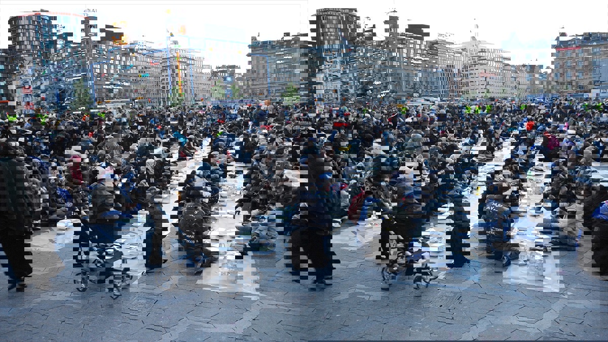 احتجاجًا على إفطار جماعي.. متطرفون يحرقون نسخة من القرآن في الدنمارك