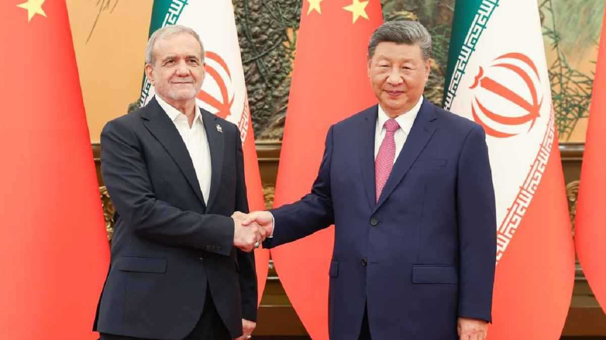 في ذروة الأزمة النووية.. إيران تتحدى الغرب بتعزيز تحالفاتها مع الصين وروسيا