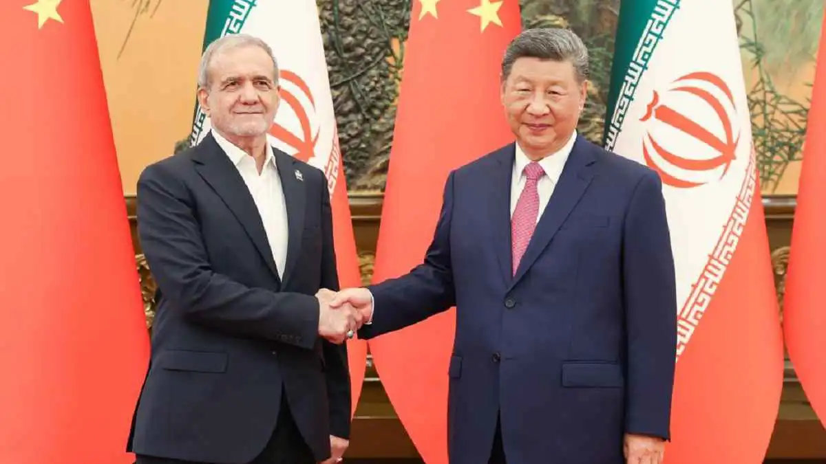 في ذروة الأزمة النووية.. إيران تتحدى الغرب بتعزيز تحالفاتها مع الصين وروسيا